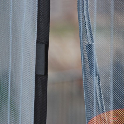 Plasa protectie tantari, pentru usi, neagra, inchidere cu magneti, 1m x 2.1 m